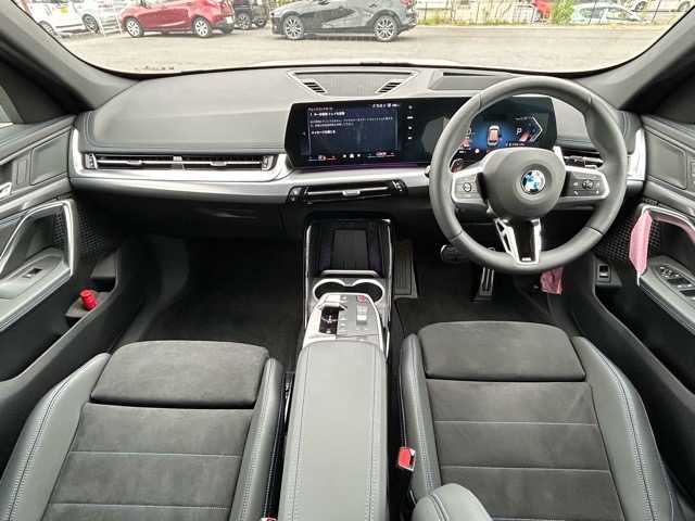 ＢＭＷ ＢＭＷ Ｘ１ xDrive 20d Mスポーツ 千葉県 2025(令7)年 0.1万km アルピンホワイトⅢ ４WD/純正ナビ/Bluetooth/ETC/アレクサ/電動リアゲート/前後ドライブレコーダー/前後コーナーセンサー/全周囲カメラ/バック/サイド/フロントカメラ/車内カメラ/置くだけ充電/ブラインドスポットモニター/レーン・キーピング・アシスト/アダプティブ・クルーズ・コントロール/アクティブ・ブラインド・スポット・ディテクション/前車接近警告機能/後方クロス・トラフィック・ウォーニング/パーキング・アシスタント/ダイナミック・スタビリティ・コントロール/オートマチックハイビーム/ウィンカーミラー/ステアリングスイッチ/プッシュスタート/スマートキー/スペアキー１本/LEDヘッドライト/純正アルミホイール