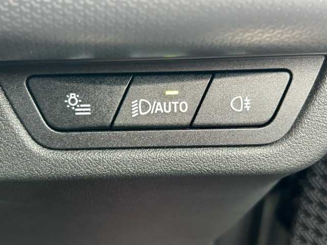 ＢＭＷ ＢＭＷ Ｘ１ xDrive 20d Mスポーツ 千葉県 2025(令7)年 0.1万km アルピンホワイトⅢ ４WD/純正ナビ/Bluetooth/ETC/アレクサ/電動リアゲート/前後ドライブレコーダー/前後コーナーセンサー/全周囲カメラ/バック/サイド/フロントカメラ/車内カメラ/置くだけ充電/ブラインドスポットモニター/レーン・キーピング・アシスト/アダプティブ・クルーズ・コントロール/アクティブ・ブラインド・スポット・ディテクション/前車接近警告機能/後方クロス・トラフィック・ウォーニング/パーキング・アシスタント/ダイナミック・スタビリティ・コントロール/オートマチックハイビーム/ウィンカーミラー/ステアリングスイッチ/プッシュスタート/スマートキー/スペアキー１本/LEDヘッドライト/純正アルミホイール
