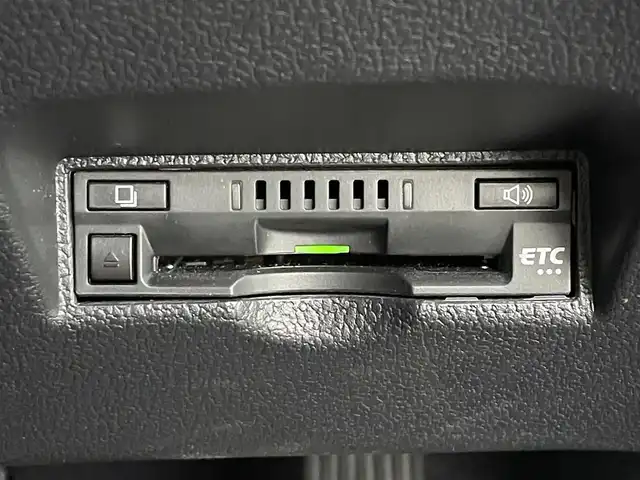 トヨタ プリウス ＰＨＶ A プレミアム 滋賀県 2021(令3)年 5.2万km プラチナホワイトパールマイカ ワンオーナー/モデリスタエアロ/モデリスタ1８インチAW/純正８型ディスプレイ/・Bluetooth/ミラキャスト/パノラミックビューモニター/ステアリングリモコン/AC100V/パーキングアシスト/ETC/前方ドライブレコーダー/レーダクルーズコントロール/置くだけスマホ充電/運転席パワーシート/前席シートヒーター/ベンチレーション/トヨタセーフティセンス/・レーントレーシングアシスト/・プリクラッシュセーフティ/・パーキングサポートブレーキ/・ブラインドスポットモニター/・ロードサインアシスト/・先行車発進お知らせ/ヘッドアップディスプレイ/LEDオートライト/フォグライト/オートハイビーム/充電ケーブル/インテリアイルミネーション/ドライブサポートイルミネーション/スマートキー