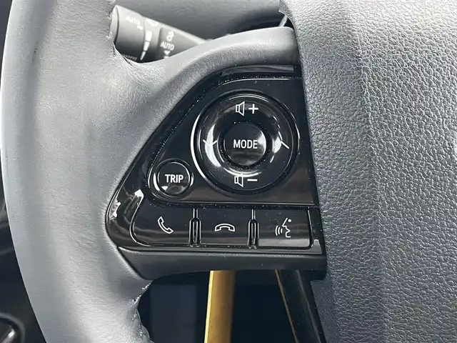 トヨタ プリウス ＰＨＶ A プレミアム 滋賀県 2021(令3)年 5.2万km プラチナホワイトパールマイカ ワンオーナー/モデリスタエアロ/モデリスタ1８インチAW/純正８型ディスプレイ/・Bluetooth/ミラキャスト/パノラミックビューモニター/ステアリングリモコン/AC100V/パーキングアシスト/ETC/前方ドライブレコーダー/レーダクルーズコントロール/置くだけスマホ充電/運転席パワーシート/前席シートヒーター/ベンチレーション/トヨタセーフティセンス/・レーントレーシングアシスト/・プリクラッシュセーフティ/・パーキングサポートブレーキ/・ブラインドスポットモニター/・ロードサインアシスト/・先行車発進お知らせ/ヘッドアップディスプレイ/LEDオートライト/フォグライト/オートハイビーム/充電ケーブル/インテリアイルミネーション/ドライブサポートイルミネーション/スマートキー