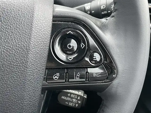 トヨタ プリウス ＰＨＶ A プレミアム 滋賀県 2021(令3)年 5.2万km プラチナホワイトパールマイカ ワンオーナー/モデリスタエアロ/モデリスタ1８インチAW/純正８型ディスプレイ/・Bluetooth/ミラキャスト/パノラミックビューモニター/ステアリングリモコン/AC100V/パーキングアシスト/ETC/前方ドライブレコーダー/レーダクルーズコントロール/置くだけスマホ充電/運転席パワーシート/前席シートヒーター/ベンチレーション/トヨタセーフティセンス/・レーントレーシングアシスト/・プリクラッシュセーフティ/・パーキングサポートブレーキ/・ブラインドスポットモニター/・ロードサインアシスト/・先行車発進お知らせ/ヘッドアップディスプレイ/LEDオートライト/フォグライト/オートハイビーム/充電ケーブル/インテリアイルミネーション/ドライブサポートイルミネーション/スマートキー