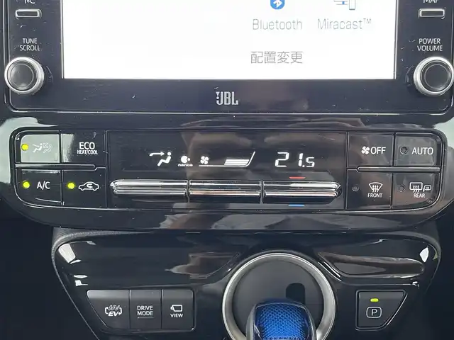 トヨタ プリウス ＰＨＶ A プレミアム 滋賀県 2021(令3)年 5.2万km プラチナホワイトパールマイカ ワンオーナー/モデリスタエアロ/モデリスタ1８インチAW/純正８型ディスプレイ/・Bluetooth/ミラキャスト/パノラミックビューモニター/ステアリングリモコン/AC100V/パーキングアシスト/ETC/前方ドライブレコーダー/レーダクルーズコントロール/置くだけスマホ充電/運転席パワーシート/前席シートヒーター/ベンチレーション/トヨタセーフティセンス/・レーントレーシングアシスト/・プリクラッシュセーフティ/・パーキングサポートブレーキ/・ブラインドスポットモニター/・ロードサインアシスト/・先行車発進お知らせ/ヘッドアップディスプレイ/LEDオートライト/フォグライト/オートハイビーム/充電ケーブル/インテリアイルミネーション/ドライブサポートイルミネーション/スマートキー