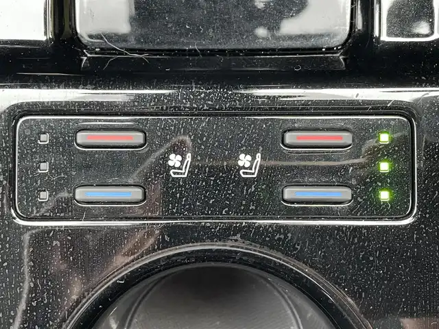 トヨタ プリウス ＰＨＶ A プレミアム 滋賀県 2021(令3)年 5.2万km プラチナホワイトパールマイカ ワンオーナー/モデリスタエアロ/モデリスタ1８インチAW/純正８型ディスプレイ/・Bluetooth/ミラキャスト/パノラミックビューモニター/ステアリングリモコン/AC100V/パーキングアシスト/ETC/前方ドライブレコーダー/レーダクルーズコントロール/置くだけスマホ充電/運転席パワーシート/前席シートヒーター/ベンチレーション/トヨタセーフティセンス/・レーントレーシングアシスト/・プリクラッシュセーフティ/・パーキングサポートブレーキ/・ブラインドスポットモニター/・ロードサインアシスト/・先行車発進お知らせ/ヘッドアップディスプレイ/LEDオートライト/フォグライト/オートハイビーム/充電ケーブル/インテリアイルミネーション/ドライブサポートイルミネーション/スマートキー