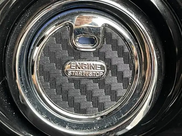 トヨタ プリウス ＰＨＶ A プレミアム 滋賀県 2021(令3)年 5.2万km プラチナホワイトパールマイカ ワンオーナー/モデリスタエアロ/モデリスタ1８インチAW/純正８型ディスプレイ/・Bluetooth/ミラキャスト/パノラミックビューモニター/ステアリングリモコン/AC100V/パーキングアシスト/ETC/前方ドライブレコーダー/レーダクルーズコントロール/置くだけスマホ充電/運転席パワーシート/前席シートヒーター/ベンチレーション/トヨタセーフティセンス/・レーントレーシングアシスト/・プリクラッシュセーフティ/・パーキングサポートブレーキ/・ブラインドスポットモニター/・ロードサインアシスト/・先行車発進お知らせ/ヘッドアップディスプレイ/LEDオートライト/フォグライト/オートハイビーム/充電ケーブル/インテリアイルミネーション/ドライブサポートイルミネーション/スマートキー