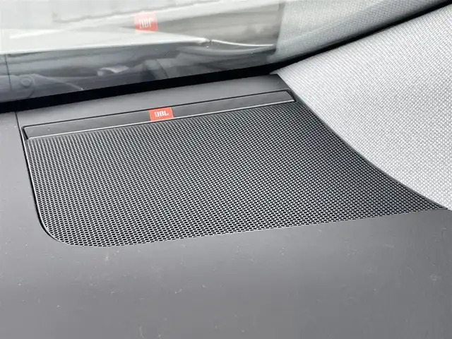 トヨタ プリウス ＰＨＶ A プレミアム 滋賀県 2021(令3)年 5.2万km プラチナホワイトパールマイカ ワンオーナー/モデリスタエアロ/モデリスタ1８インチAW/純正８型ディスプレイ/・Bluetooth/ミラキャスト/パノラミックビューモニター/ステアリングリモコン/AC100V/パーキングアシスト/ETC/前方ドライブレコーダー/レーダクルーズコントロール/置くだけスマホ充電/運転席パワーシート/前席シートヒーター/ベンチレーション/トヨタセーフティセンス/・レーントレーシングアシスト/・プリクラッシュセーフティ/・パーキングサポートブレーキ/・ブラインドスポットモニター/・ロードサインアシスト/・先行車発進お知らせ/ヘッドアップディスプレイ/LEDオートライト/フォグライト/オートハイビーム/充電ケーブル/インテリアイルミネーション/ドライブサポートイルミネーション/スマートキー