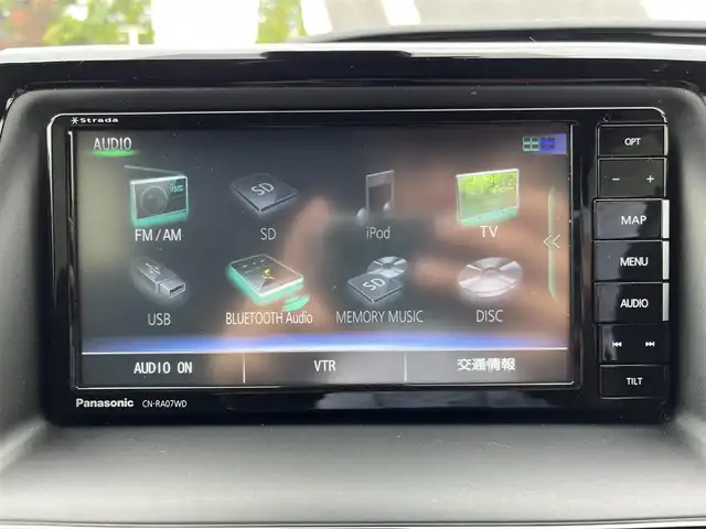 トヨタ ノア Si ダブルバイビーⅢ 三重県 2020(令2)年 4.7万km ラグジュアリーホワイトパールクリスタルシャインガラスフレーク ナビ（Bluetooth/DVD/CD/地デジTV/AM/FM/SD）/バックカメラ/ETC/両側パワースライドドア/バックドアイージークローザー/インテリジェントクリアランスソナー/セーフティセンス（プリクラッシュセーフティシステム/レーンディパーチャーアラート/オートマチックハイビーム/先行車発進告知）/クルーズコントロール/オートライト/スペアタイヤ/充電用USB端子（インパネ２個）/左右独立温度調整オートエアコン/ナノイー（運転席側）/リアオートエアコン/ホワイトステッチ入ブラック合皮/無地ファブリックコンビシート/スマートエントリー/プッシュスタート/スペアキー/スモークメッキ加飾付LEDヘッドランプ/バンパー開口部一体型スモークメッキフロントグリル/フロントエアロバンパー/ツヤ有ブラック加飾付LEDフロントフォグランプ/メッキドアミラー/メッキアウトサイドドアハンドル/スモークメッキリアナンバープレートガーニッシュ/「W×B」メッキエンブレム（バックドア）/4.2インチTFTカラーマルチインフォメーションディスプレイ（ピアノブラック加飾付）