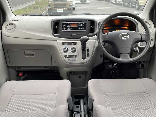 ダイハツ ミラ イース Lf SA 道北・旭川 2016(平28)年 1.4万km ブライトシルバーメタリック /4WD//禁煙//ワンオーナー//純正オーディオ/（CD・AUX）//アイドリングストップ//衝突軽減ブレーキ//横滑り防止装置//キーレスキー//ドアバイザー//純正フロアマット//ヘッドライトレベライザー//保証書//取説