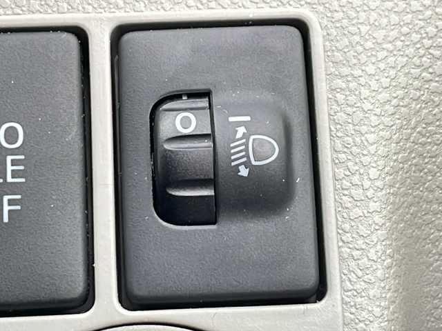 ダイハツ ミラ イース Lf SA 道北・旭川 2016(平28)年 1.4万km ブライトシルバーメタリック /4WD//禁煙//ワンオーナー//純正オーディオ/（CD・AUX）//アイドリングストップ//衝突軽減ブレーキ//横滑り防止装置//キーレスキー//ドアバイザー//純正フロアマット//ヘッドライトレベライザー//保証書//取説