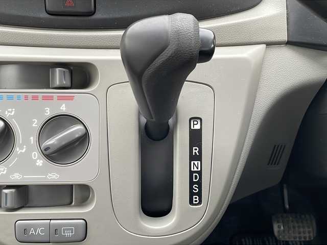 ダイハツ ミラ イース Lf SA 道北・旭川 2016(平28)年 1.4万km ブライトシルバーメタリック /4WD//禁煙//ワンオーナー//純正オーディオ/（CD・AUX）//アイドリングストップ//衝突軽減ブレーキ//横滑り防止装置//キーレスキー//ドアバイザー//純正フロアマット//ヘッドライトレベライザー//保証書//取説