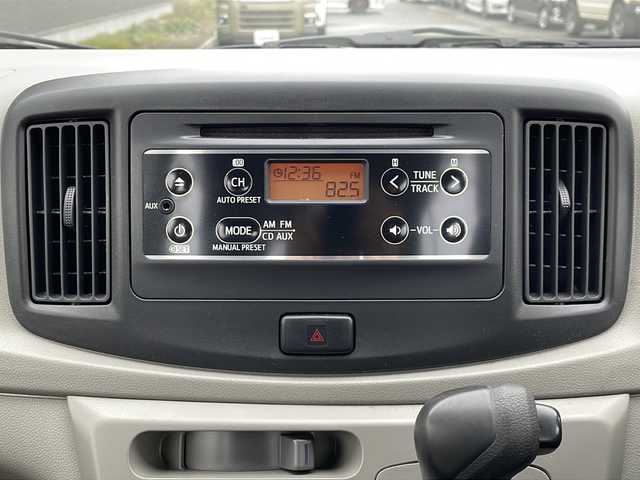 ダイハツ ミラ イース Lf SA 道北・旭川 2016(平28)年 1.4万km ブライトシルバーメタリック /4WD//禁煙//ワンオーナー//純正オーディオ/（CD・AUX）//アイドリングストップ//衝突軽減ブレーキ//横滑り防止装置//キーレスキー//ドアバイザー//純正フロアマット//ヘッドライトレベライザー//保証書//取説