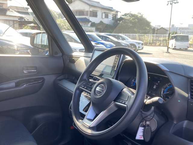 日産 ルークス ハイウェイスター X 岐阜県 2022(令4)年 0.9万km ホワイトパール 登録時走行距離：8180km/ワンオーナー/純正ナビ/アラウンドビューモニター/フルセグテレビ・Bluetooth/ETC/前後コーナーセンサー/前後ドライブレコーダー/LEDヘッドライト/フォグランプ/オートライト/アイドリングストップ/片側パワースライドドア/衝突被害軽減システム/純正14インチアルミホイール/プッシュスタート/スマートキー/ドアバイザー/保証書