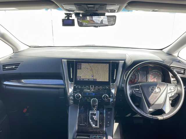 トヨタ アルファード S Cパッケージ 福岡県 2020(令2)年 2.6万km ホワイトパールクリスタルシャイン 純正メーカーナビ/（フルセグTV/CD/DVD/USB/BT/AM/FM/SD)/全方位カメラ/バックカメラ/サンルーフ/純正13.3インチフリップダウンモニター/JBLサウンド/デジタルインナーミラー/BSM/RSA/パワーバックドア/両側パワースライドドア/シートヒーター/エアシート/ステアリングヒーター/パワーシート/シートメモリ機能/電動パーキングブレーキ/HOLDボタン/クリアランスソナー/プリクラッシュ/横滑り防止装置/車線逸脱警報/オートマチックハイビーム/置くだけ充電/フォグランプ/ルームランプ/後席サンシェード/前方ドライブレコーダー/ETC2.0/レーダークルーズコントロール/LEDヘッドライト/純正18インチホイール