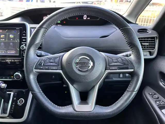 日産 セレナ ハイウェイスター Vセレクション 宮城県 2018(平30)年 10万km マルーンレッド 2トーン セーフティパックA/＝＝＝/エマージェンシーブレーキ/車線逸脱警報/標識検知機能/コーナーセンサー/純正フリップダウンモニター/純正9インチナビ（MM517D-L）/・CD/DVD/・Blu-ray/・Bluetooth/・フルセグTV/ビルトインETC/ドライブレコーダー/ハンズフリー両側パワースライドドア/革巻きステアリング/ステアリングスイッチ/LEDヘッドランプ/フォグランプ/オートライト/スマートキー＆プッシュスタート/スペアキー1本/エンジンスターター/電動格納ミラー/純正16インチAW/純正フロアマット/ドアバイザー