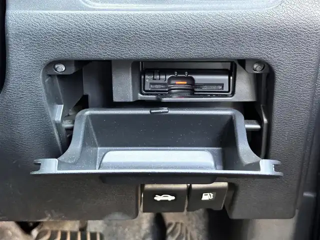 日産 セレナ ハイウェイスター Vセレクション 宮城県 2018(平30)年 10万km マルーンレッド 2トーン セーフティパックA/＝＝＝/エマージェンシーブレーキ/車線逸脱警報/標識検知機能/コーナーセンサー/純正フリップダウンモニター/純正9インチナビ（MM517D-L）/・CD/DVD/・Blu-ray/・Bluetooth/・フルセグTV/ビルトインETC/ドライブレコーダー/ハンズフリー両側パワースライドドア/革巻きステアリング/ステアリングスイッチ/LEDヘッドランプ/フォグランプ/オートライト/スマートキー＆プッシュスタート/スペアキー1本/エンジンスターター/電動格納ミラー/純正16インチAW/純正フロアマット/ドアバイザー