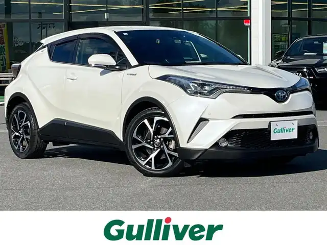 トヨタ Ｃ－ＨＲ G 奈良県 2017(平29)年 5.6万km ホワイトパールクリスタルシャイン 純正９インチナビ（NSZT-Y66T）/（フルセグ／ＢＴ／ＣＤ／ＤＶＤ）/レーダークルーズコントロール/バックカメラ/ブラインドスポットモニター/前後コーナーセンサー/プリクラッシュセーフティ/レーンキープアシスト/ハーフレザーシート/前席シートヒーター/前方ドライブレコーダー/ＥＴＣ/LEDヘッドライト/純正18インチＡＷ