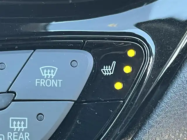 トヨタ Ｃ－ＨＲ G 奈良県 2017(平29)年 5.6万km ホワイトパールクリスタルシャイン 純正９インチナビ（NSZT-Y66T）/（フルセグ／ＢＴ／ＣＤ／ＤＶＤ）/レーダークルーズコントロール/バックカメラ/ブラインドスポットモニター/前後コーナーセンサー/プリクラッシュセーフティ/レーンキープアシスト/ハーフレザーシート/前席シートヒーター/前方ドライブレコーダー/ＥＴＣ/LEDヘッドライト/純正18インチＡＷ