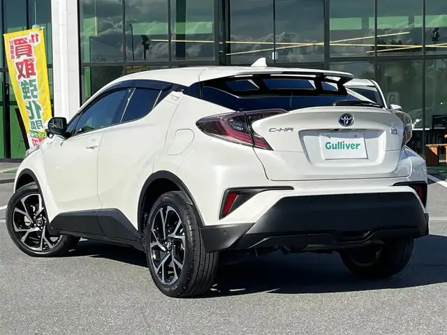 トヨタ Ｃ－ＨＲ G 奈良県 2017(平29)年 5.6万km ホワイトパールクリスタルシャイン 純正９インチナビ（NSZT-Y66T）/（フルセグ／ＢＴ／ＣＤ／ＤＶＤ）/レーダークルーズコントロール/バックカメラ/ブラインドスポットモニター/前後コーナーセンサー/プリクラッシュセーフティ/レーンキープアシスト/ハーフレザーシート/前席シートヒーター/前方ドライブレコーダー/ＥＴＣ/LEDヘッドライト/純正18インチＡＷ