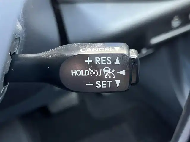 トヨタ Ｃ－ＨＲ G 奈良県 2017(平29)年 5.6万km ホワイトパールクリスタルシャイン 純正９インチナビ（NSZT-Y66T）/（フルセグ／ＢＴ／ＣＤ／ＤＶＤ）/レーダークルーズコントロール/バックカメラ/ブラインドスポットモニター/前後コーナーセンサー/プリクラッシュセーフティ/レーンキープアシスト/ハーフレザーシート/前席シートヒーター/前方ドライブレコーダー/ＥＴＣ/LEDヘッドライト/純正18インチＡＷ