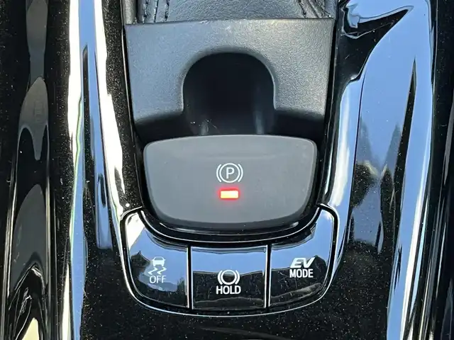 トヨタ Ｃ－ＨＲ G 奈良県 2017(平29)年 5.6万km ホワイトパールクリスタルシャイン 純正９インチナビ（NSZT-Y66T）/（フルセグ／ＢＴ／ＣＤ／ＤＶＤ）/レーダークルーズコントロール/バックカメラ/ブラインドスポットモニター/前後コーナーセンサー/プリクラッシュセーフティ/レーンキープアシスト/ハーフレザーシート/前席シートヒーター/前方ドライブレコーダー/ＥＴＣ/LEDヘッドライト/純正18インチＡＷ