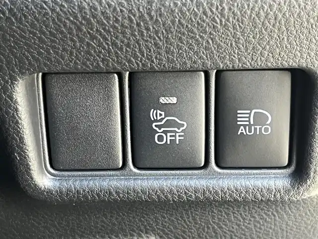 トヨタ Ｃ－ＨＲ G 奈良県 2017(平29)年 5.6万km ホワイトパールクリスタルシャイン 純正９インチナビ（NSZT-Y66T）/（フルセグ／ＢＴ／ＣＤ／ＤＶＤ）/レーダークルーズコントロール/バックカメラ/ブラインドスポットモニター/前後コーナーセンサー/プリクラッシュセーフティ/レーンキープアシスト/ハーフレザーシート/前席シートヒーター/前方ドライブレコーダー/ＥＴＣ/LEDヘッドライト/純正18インチＡＷ