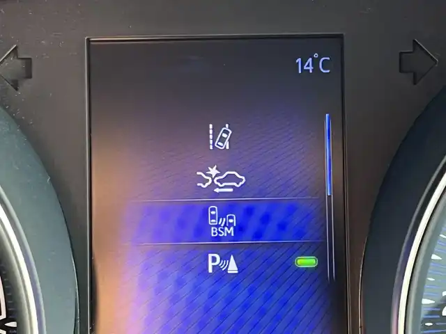 トヨタ Ｃ－ＨＲ G 奈良県 2017(平29)年 5.6万km ホワイトパールクリスタルシャイン 純正９インチナビ（NSZT-Y66T）/（フルセグ／ＢＴ／ＣＤ／ＤＶＤ）/レーダークルーズコントロール/バックカメラ/ブラインドスポットモニター/前後コーナーセンサー/プリクラッシュセーフティ/レーンキープアシスト/ハーフレザーシート/前席シートヒーター/前方ドライブレコーダー/ＥＴＣ/LEDヘッドライト/純正18インチＡＷ