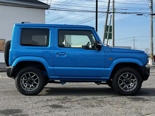 スズキ ジムニー XC 道央・札幌 2024(令6)年 1.7万km ブリスクブルーM ４WD/社外メモリーナビ/AM/FM/BT/SD/CD/ワンセグ/衝突被害軽減ブレーキ/横滑り防止装置/クルーズコントロール/ダウンヒルアシストコントロール/レーンキープアシスト/クリアランスソナー/バックカメラ/ETC/ドライブレコーダー/アイドリングストップ/前席シートヒーター/革巻きステアリング/ステアリングリモコン/プッシュスタート/スマートキー/LEDヘッドライト/オートライト/オートマチックハイビーム/フォグランプ/電動格納ミラー/ウィンカーミラー/社外フロアマット/スペアキー/レンタカー登録