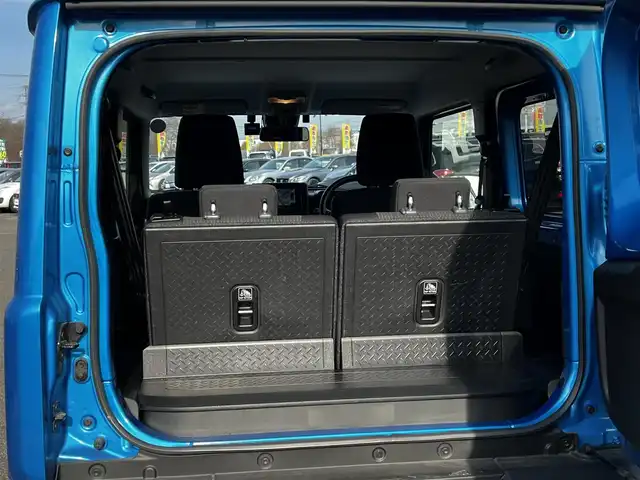 スズキ ジムニー XC 道央・札幌 2024(令6)年 1.7万km ブリスクブルーM ４WD/社外メモリーナビ/AM/FM/BT/SD/CD/ワンセグ/衝突被害軽減ブレーキ/横滑り防止装置/クルーズコントロール/ダウンヒルアシストコントロール/レーンキープアシスト/クリアランスソナー/バックカメラ/ETC/ドライブレコーダー/アイドリングストップ/前席シートヒーター/革巻きステアリング/ステアリングリモコン/プッシュスタート/スマートキー/LEDヘッドライト/オートライト/オートマチックハイビーム/フォグランプ/電動格納ミラー/ウィンカーミラー/社外フロアマット/スペアキー/レンタカー登録