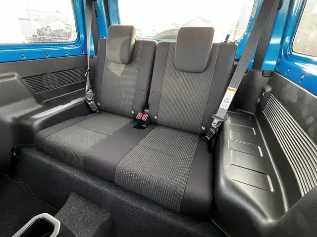 スズキ ジムニー XC 道央・札幌 2024(令6)年 1.7万km ブリスクブルーM ４WD/社外メモリーナビ/AM/FM/BT/SD/CD/ワンセグ/衝突被害軽減ブレーキ/横滑り防止装置/クルーズコントロール/ダウンヒルアシストコントロール/レーンキープアシスト/クリアランスソナー/バックカメラ/ETC/ドライブレコーダー/アイドリングストップ/前席シートヒーター/革巻きステアリング/ステアリングリモコン/プッシュスタート/スマートキー/LEDヘッドライト/オートライト/オートマチックハイビーム/フォグランプ/電動格納ミラー/ウィンカーミラー/社外フロアマット/スペアキー/レンタカー登録