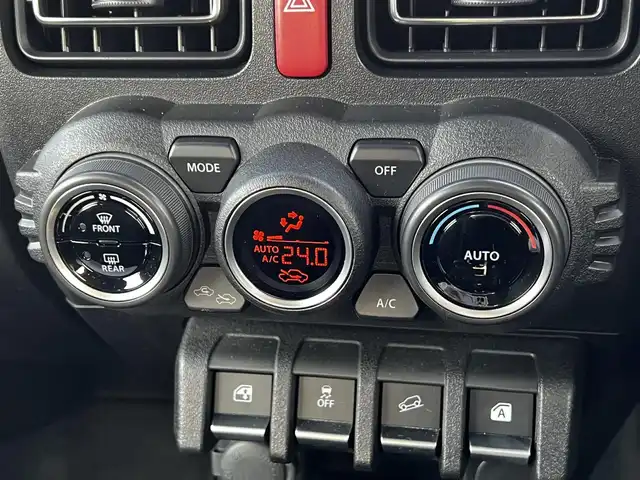 スズキ ジムニー XC 道央・札幌 2024(令6)年 1.7万km ブリスクブルーM ４WD/社外メモリーナビ/AM/FM/BT/SD/CD/ワンセグ/衝突被害軽減ブレーキ/横滑り防止装置/クルーズコントロール/ダウンヒルアシストコントロール/レーンキープアシスト/クリアランスソナー/バックカメラ/ETC/ドライブレコーダー/アイドリングストップ/前席シートヒーター/革巻きステアリング/ステアリングリモコン/プッシュスタート/スマートキー/LEDヘッドライト/オートライト/オートマチックハイビーム/フォグランプ/電動格納ミラー/ウィンカーミラー/社外フロアマット/スペアキー/レンタカー登録