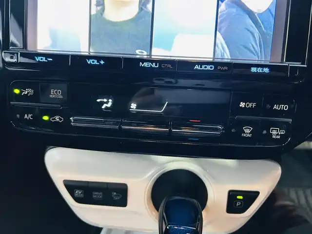 トヨタ プリウス A 岡山県 2016(平28)年 13.1万km ホワイトパールクリスタルシャイン (株)IDOMが運営する【じしゃロン岡山店】の自社ローン対象車両になります。こちらは現金ご利用時の価格です。自社ローンご希望の方は別途その旨お申付け下さい。/＊フルセグテレビ/＊バックカメラ/＊アイドリングストップ/＊クルーズコントロール/＊プッシュスタート/＊ETC/＊スマートキー/＊スペアキー/＊純正ナビ