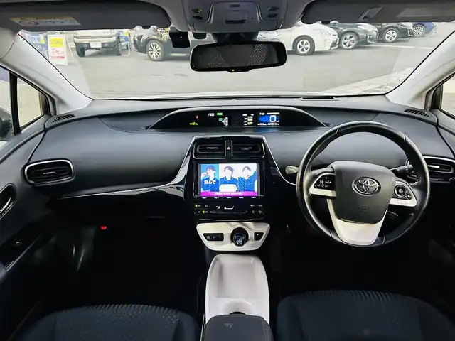 トヨタ プリウス A 岡山県 2016(平28)年 13.1万km ホワイトパールクリスタルシャイン (株)IDOMが運営する【じしゃロン岡山店】の自社ローン対象車両になります。こちらは現金ご利用時の価格です。自社ローンご希望の方は別途その旨お申付け下さい。/＊フルセグテレビ/＊バックカメラ/＊アイドリングストップ/＊クルーズコントロール/＊プッシュスタート/＊ETC/＊スマートキー/＊スペアキー/＊純正ナビ