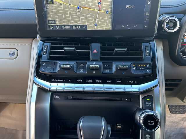 トヨタ ランドクルーザー ZX 栃木県 2024(令6)年 0.1千km プレシャスホワイトパール ワンオーナー/モデリスタエアロ/リヤエンターテインメントシステム/JBLプレミアムサウンド/寒冷地仕様/ルーフレール/本革シート/クールボックス/電動リヤデフロック/タイヤ空気圧警報システム/パノラミックビューモニター/マルチテレインモニター