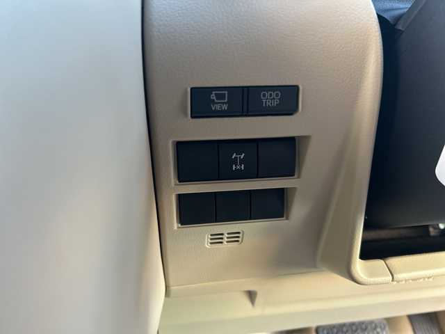 トヨタ ランドクルーザー ZX 栃木県 2024(令6)年 0.1千km プレシャスホワイトパール ワンオーナー/モデリスタエアロ/リヤエンターテインメントシステム/JBLプレミアムサウンド/寒冷地仕様/ルーフレール/本革シート/クールボックス/電動リヤデフロック/タイヤ空気圧警報システム/パノラミックビューモニター/マルチテレインモニター