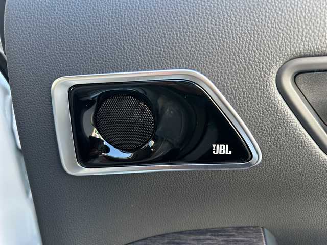 トヨタ ランドクルーザー ZX 栃木県 2024(令6)年 0.1千km プレシャスホワイトパール ワンオーナー/モデリスタエアロ/リヤエンターテインメントシステム/JBLプレミアムサウンド/寒冷地仕様/ルーフレール/本革シート/クールボックス/電動リヤデフロック/タイヤ空気圧警報システム/パノラミックビューモニター/マルチテレインモニター