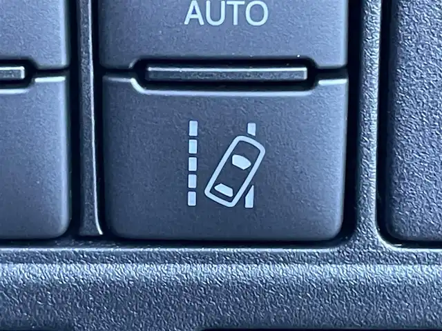 トヨタ ノア Si ダブルバイビーⅢ 東京都 2021(令3)年 3.3万km ホワイトパールクリスタルシャイン 純正9型ナビ/バックカメラ/フルセグTV/Bluetooth/ETC/両側電動スライドドア/トヨタセーフティセンス/・衝突軽減装置/・車線逸脱警報装置/・横滑り防止装置/前後ドライブレコーダー/前後コーナーセンサー/純正フロアマット/純正サイドバイザー/スマートキー