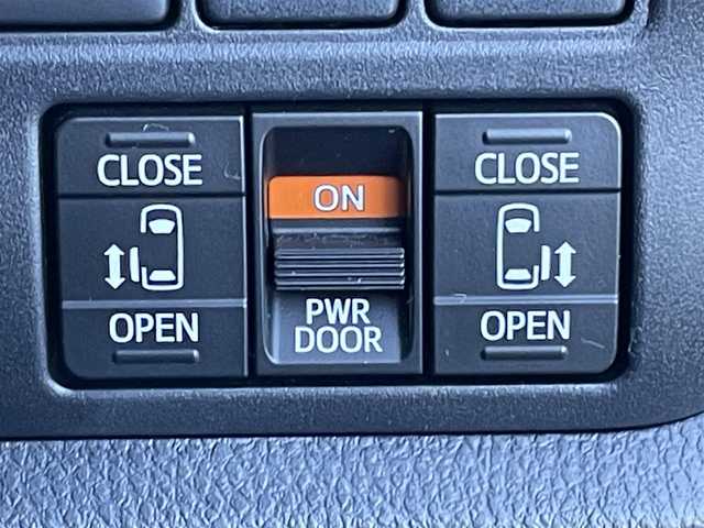 トヨタ ノア Si ダブルバイビーⅢ 東京都 2021(令3)年 3.3万km ホワイトパールクリスタルシャイン 純正9型ナビ/バックカメラ/フルセグTV/Bluetooth/ETC/両側電動スライドドア/トヨタセーフティセンス/・衝突軽減装置/・車線逸脱警報装置/・横滑り防止装置/前後ドライブレコーダー/前後コーナーセンサー/純正フロアマット/純正サイドバイザー/スマートキー