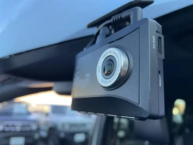 トヨタ ノア Si ダブルバイビーⅢ 東京都 2021(令3)年 3.3万km ホワイトパールクリスタルシャイン 純正9型ナビ/バックカメラ/フルセグTV/Bluetooth/ETC/両側電動スライドドア/トヨタセーフティセンス/・衝突軽減装置/・車線逸脱警報装置/・横滑り防止装置/前後ドライブレコーダー/前後コーナーセンサー/純正フロアマット/純正サイドバイザー/スマートキー