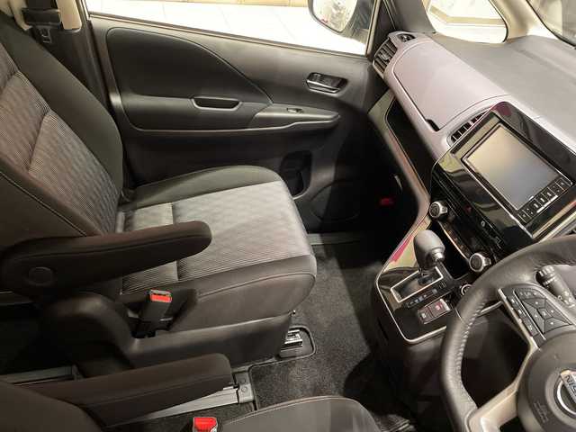 日産 セレナ ハイウェイスター V 埼玉県 2020(令2)年 5.8万km ブリリアントホワイトパール プロパイロット/Panasonicナビ/　　CD/DVD/BT/フルセグ/全方位カメラ/パーキングアシスト/フリップダウンモニター/両側電動スライドドア/レーダークルーズコントロール/パーキングセンサー/純正16インチアルミホイール/LEDヘッドライト/スマートキー×2/ETC/禁煙車