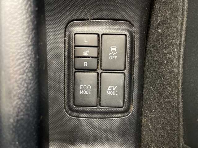 トヨタ アクア G G’s 長野県 2015(平27)年 6.9万km ブラックマイカ ワンオーナー/純正SDナビ&フルセグTV&CD&DVD&BT/クルーズコントロール/前席シートヒーター/バックカメラ/ETC/LEDヘッドライト/オートライト/電動格納ミラー/社外/スマートキー/スペアキー/社外16インチAW付スタッドレスタイヤ装着/純正17インチAW付サマータイヤ積込/純正フロアマット/プッシュスタート/スマートキー/スペアキー1本/取扱説明書/新車保証書