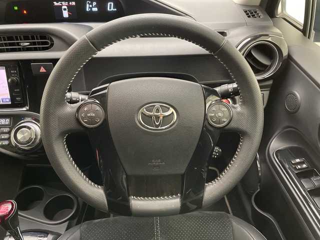 トヨタ アクア G G’s 長野県 2015(平27)年 6.9万km ブラックマイカ ワンオーナー/純正SDナビ&フルセグTV&CD&DVD&BT/クルーズコントロール/前席シートヒーター/バックカメラ/ETC/LEDヘッドライト/オートライト/電動格納ミラー/社外/スマートキー/スペアキー/社外16インチAW付スタッドレスタイヤ装着/純正17インチAW付サマータイヤ積込/純正フロアマット/プッシュスタート/スマートキー/スペアキー1本/取扱説明書/新車保証書