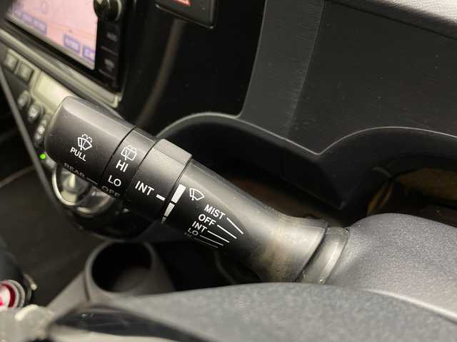 トヨタ アクア G G’s 長野県 2015(平27)年 6.9万km ブラックマイカ ワンオーナー/純正SDナビ&フルセグTV&CD&DVD&BT/クルーズコントロール/前席シートヒーター/バックカメラ/ETC/LEDヘッドライト/オートライト/電動格納ミラー/社外/スマートキー/スペアキー/社外16インチAW付スタッドレスタイヤ装着/純正17インチAW付サマータイヤ積込/純正フロアマット/プッシュスタート/スマートキー/スペアキー1本/取扱説明書/新車保証書