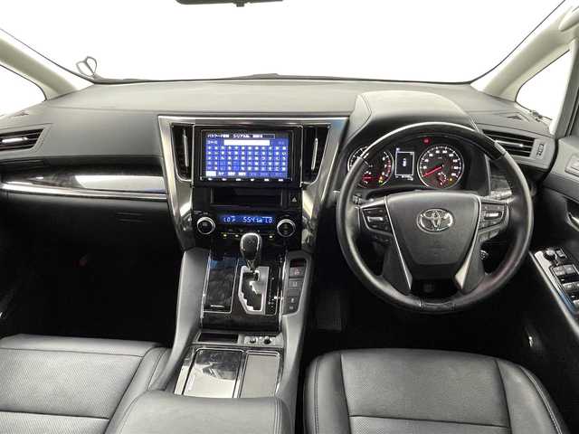 トヨタ アルファード S Cパッケージ 熊本県 2019(平31)年 5.2万km ホワイトパールクリスタルシャイン 禁煙車/純正９インチナビ　/（Bluetooth/フルセグTV/CD・DVD・SD）/純正フリップダウンモニター　/両側電動スライドドア　/レーダークルーズコントロール　/衝突軽減ブレーキ　/３眼ＬＥＤヘッドライト　/ビルトインＥＴＣ　/前席シートヒーター　/エアシート　/電動リアゲード/バックカメラ/デジタルインナーミラー/ステアリングヒーター　/ブラインドスポットモニター/助手席・2列目オットマン/純正フロアマット/純正１８インチAW/オートライト/オートマチックハイビーム/スマートキー/プッシュスタート/保証書