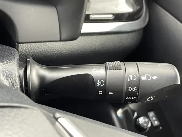 トヨタ アルファード S Cパッケージ 熊本県 2019(平31)年 5.2万km ホワイトパールクリスタルシャイン 禁煙車/純正９インチナビ　/（Bluetooth/フルセグTV/CD・DVD・SD）/純正フリップダウンモニター　/両側電動スライドドア　/レーダークルーズコントロール　/衝突軽減ブレーキ　/３眼ＬＥＤヘッドライト　/ビルトインＥＴＣ　/前席シートヒーター　/エアシート　/電動リアゲード/バックカメラ/デジタルインナーミラー/ステアリングヒーター　/ブラインドスポットモニター/助手席・2列目オットマン/純正フロアマット/純正１８インチAW/オートライト/オートマチックハイビーム/スマートキー/プッシュスタート/保証書
