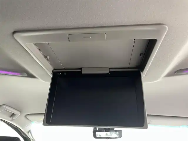 トヨタ アルファード S Cパッケージ 熊本県 2019(平31)年 5.2万km ホワイトパールクリスタルシャイン 禁煙車/純正９インチナビ　/（Bluetooth/フルセグTV/CD・DVD・SD）/純正フリップダウンモニター　/両側電動スライドドア　/レーダークルーズコントロール　/衝突軽減ブレーキ　/３眼ＬＥＤヘッドライト　/ビルトインＥＴＣ　/前席シートヒーター　/エアシート　/電動リアゲード/バックカメラ/デジタルインナーミラー/ステアリングヒーター　/ブラインドスポットモニター/助手席・2列目オットマン/純正フロアマット/純正１８インチAW/オートライト/オートマチックハイビーム/スマートキー/プッシュスタート/保証書