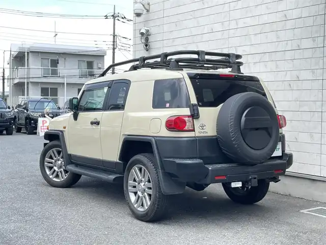 トヨタ ＦＪクルーザー ファイナルエディション 埼玉県 2018(平30)年 6.2万km ベージュ ワンオーナー/特別仕様車/4WD/A-TRAC/デフロック/純正ナビTV/バックカメラ/クルーズコントロール/ステアリングスイッチ/純正ルーフラック/専用２０インチアルミホイール/シートヒーター/シートカバー/コーナーセンサー/LEDヘッドライト/ETC/スペアキー/新車保証書/取扱説明書