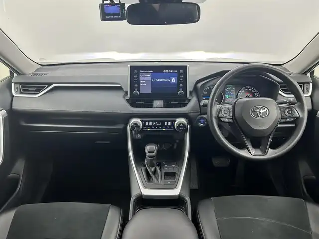 トヨタ ＲＡＶ４ ハイブリットX 大分県 2021(令3)年 6.4万km ホワイトパールクリスタルシャイン トヨタセーフティセンス/・衝突被害軽減システム/・レーンアシスト/・レーダークルーズコントロール/・コーナーセンサー/・オートマチックハイビーム/純正ディスプレイオーディオ/（フルセグ/Bluetooth)/前後ドライブレコーダー/走行モード切替/（スポーツ/ECO/ノーマル）/バックカメラ/ビルトインETC/オートブレーキホールド/電動パーキングブレーキ/オートリトラミラー/ステアリングスイッチ/純正アルミホイール