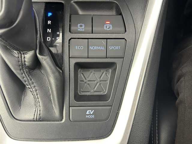 トヨタ ＲＡＶ４ ハイブリットX 大分県 2021(令3)年 6.4万km ホワイトパールクリスタルシャイン トヨタセーフティセンス/・衝突被害軽減システム/・レーンアシスト/・レーダークルーズコントロール/・コーナーセンサー/・オートマチックハイビーム/純正ディスプレイオーディオ/（フルセグ/Bluetooth)/前後ドライブレコーダー/走行モード切替/（スポーツ/ECO/ノーマル）/バックカメラ/ビルトインETC/オートブレーキホールド/電動パーキングブレーキ/オートリトラミラー/ステアリングスイッチ/純正アルミホイール
