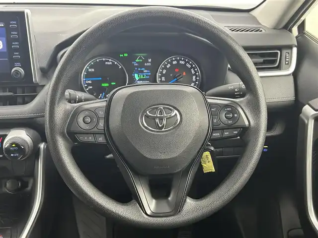 トヨタ ＲＡＶ４ ハイブリットX 大分県 2021(令3)年 6.4万km ホワイトパールクリスタルシャイン トヨタセーフティセンス/・衝突被害軽減システム/・レーンアシスト/・レーダークルーズコントロール/・コーナーセンサー/・オートマチックハイビーム/純正ディスプレイオーディオ/（フルセグ/Bluetooth)/前後ドライブレコーダー/走行モード切替/（スポーツ/ECO/ノーマル）/バックカメラ/ビルトインETC/オートブレーキホールド/電動パーキングブレーキ/オートリトラミラー/ステアリングスイッチ/純正アルミホイール