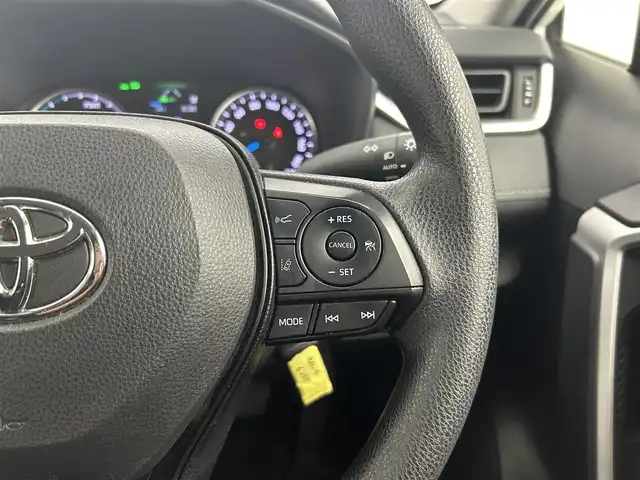 トヨタ ＲＡＶ４ ハイブリットX 大分県 2021(令3)年 6.4万km ホワイトパールクリスタルシャイン トヨタセーフティセンス/・衝突被害軽減システム/・レーンアシスト/・レーダークルーズコントロール/・コーナーセンサー/・オートマチックハイビーム/純正ディスプレイオーディオ/（フルセグ/Bluetooth)/前後ドライブレコーダー/走行モード切替/（スポーツ/ECO/ノーマル）/バックカメラ/ビルトインETC/オートブレーキホールド/電動パーキングブレーキ/オートリトラミラー/ステアリングスイッチ/純正アルミホイール