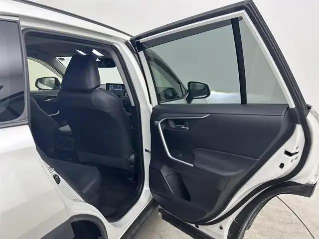 トヨタ ＲＡＶ４ ハイブリットX 大分県 2021(令3)年 6.4万km ホワイトパールクリスタルシャイン トヨタセーフティセンス/・衝突被害軽減システム/・レーンアシスト/・レーダークルーズコントロール/・コーナーセンサー/・オートマチックハイビーム/純正ディスプレイオーディオ/（フルセグ/Bluetooth)/前後ドライブレコーダー/走行モード切替/（スポーツ/ECO/ノーマル）/バックカメラ/ビルトインETC/オートブレーキホールド/電動パーキングブレーキ/オートリトラミラー/ステアリングスイッチ/純正アルミホイール